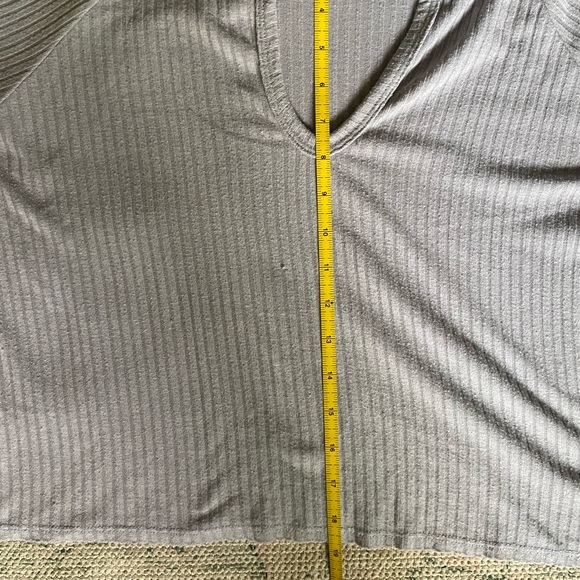 Lulus Basic Size Medium Shirt Long Sleeve Ribbed Crop V Neck - Picture 5 of 5